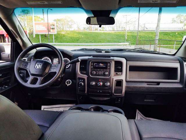 2014 RAM Ram Pickup 1500 4x4 Express 4dr Crew Cab 5.5 ft. SB Pickup